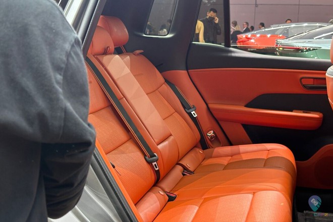 Sedan, SUV điện rẻ nhất của Toyota nay c&agrave;ng rẻ hơn: Gi&aacute; quy đổi từ 358 triệu đồng, đắt kh&aacute;ch kỷ lục ở thị trường s&aacute;t Việt Nam- Ảnh 5.