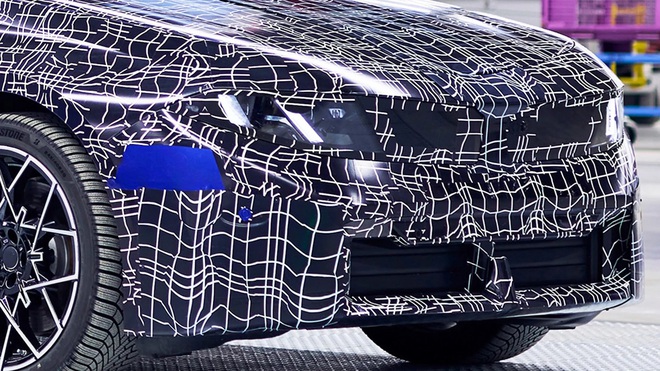 BMW 3 Series 2026 chốt ra mắt ngay th&aacute;ng n&agrave;y: Thiết kế mới ho&agrave;n to&agrave;n, bản điện c&oacute; thể chạy hơn 800km/sạc, th&aacute;ch thức C-Class- Ảnh 4.