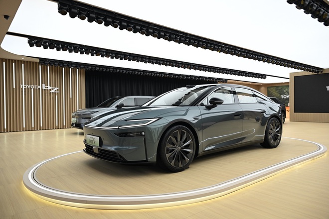 Toyota bZ7 gi&aacute; quy đổi từ hơn 680 triệu đồng ở s&aacute;t Việt Nam: Lớn hơn Camry, chạy hơn 700km/sạc, t&iacute;ch hợp loạt c&ocirc;ng nghệ hiện đại từ Trung Quốc- Ảnh 2.