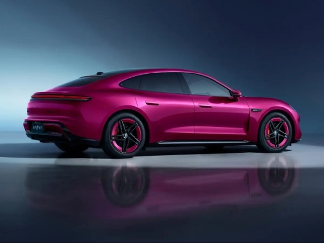 Tr&ocirc;ng rất giống Porsche Taycan nhưng chiếc xe n&agrave;y c&oacute; gi&aacute; rẻ chưa tới một phần ba &lsquo;h&agrave;ng xịn&rsquo;- Ảnh 4.