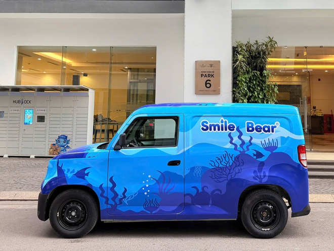 Gi&aacute;m đốc ở H&agrave; Nội sắm VinFast EC Van thay xe tải chở h&agrave;ng trong phố, t&iacute;nh trải nghiệm l&aacute;i xuy&ecirc;n Việt khi c&oacute; thời gian- Ảnh 4.