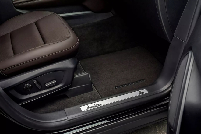 Ford Explorer có bản cực độc: Dùng động cơ hybrid đã bị khai tử, có tiền cũng không mua được- Ảnh 5. Ford Explorer có bản cực độc: Dùng động cơ hybrid đã bị khai tử, có tiền cũng không mua được- Ảnh 5.