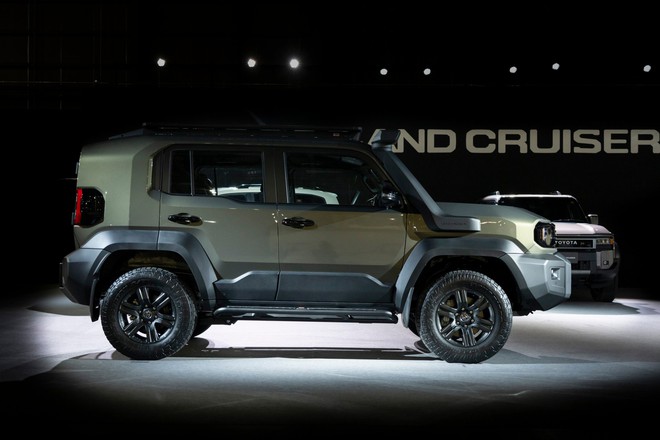 Toyota Land Cruiser FJ nhận cọc tại Việt Nam: Gi&aacute; dự kiến gần 1,2 tỷ đồng ngang Fortuner, Everest, m&aacute;y 2.7L, 2 cầu, dễ ra mắt th&aacute;ng 6- Ảnh 2.