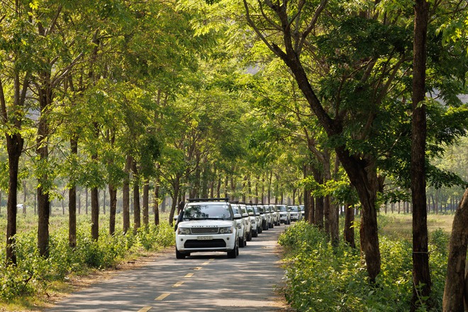 Video 10 ph&uacute;t t&oacute;m gọn gần 3.000km d&agrave;n Range Rover tới T&acirc;y Bắc: Nhiều cung đường khắc nghiệt thử th&aacute;ch sự bền bỉ của cả đo&agrave;n người v&agrave; xe- Ảnh 2.