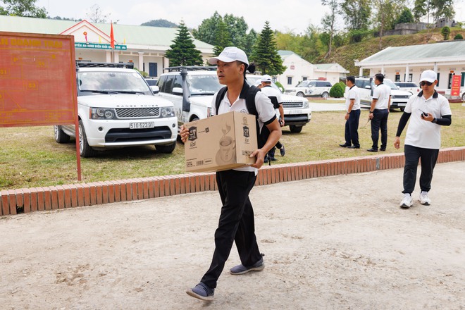 Video 10 ph&uacute;t t&oacute;m gọn gần 3.000km d&agrave;n Range Rover tới T&acirc;y Bắc: Nhiều cung đường khắc nghiệt thử th&aacute;ch sự bền bỉ của cả đo&agrave;n người v&agrave; xe- Ảnh 5.