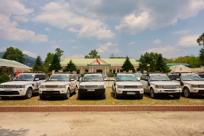 Video 10 ph&uacute;t t&oacute;m gọn gần 3.000km d&agrave;n Range Rover tới T&acirc;y Bắc: Nhiều cung đường khắc nghiệt thử th&aacute;ch sự bền bỉ của cả đo&agrave;n người v&agrave; xe- Ảnh 3.