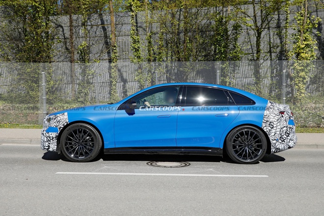 Mercedes-Benz C-Class điện lộ rõ nét hình dáng trên đường: Kính hông kéo dài kiểu Maybach, 2 dạng tay nắm cửa, nội thất cũng thay đổi lớn- Ảnh 4. Mercedes-Benz C-Class điện lộ rõ nét hình dáng trên đường: Kính hông kéo dài kiểu Maybach, 2 dạng tay nắm cửa, nội thất cũng thay đổi lớn- Ảnh 4.