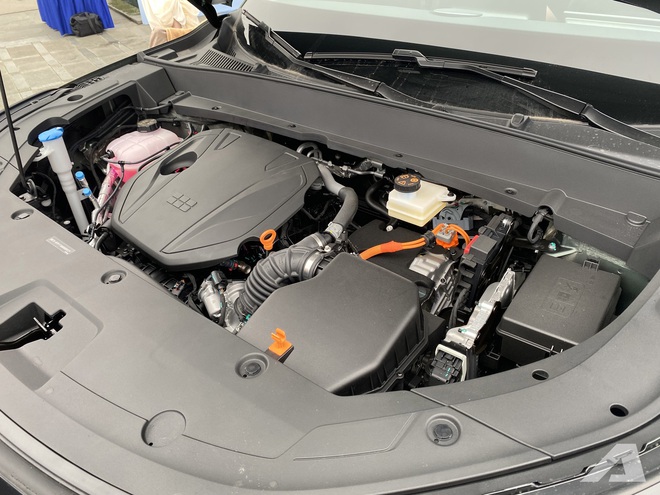 Chi Pu tặng bố chiếc Geely EX5 bản PHEV kèm lời nhắn xúc động- Ảnh 5. Chi Pu tặng bố chiếc Geely EX5 bản PHEV kèm lời nhắn xúc động- Ảnh 5.