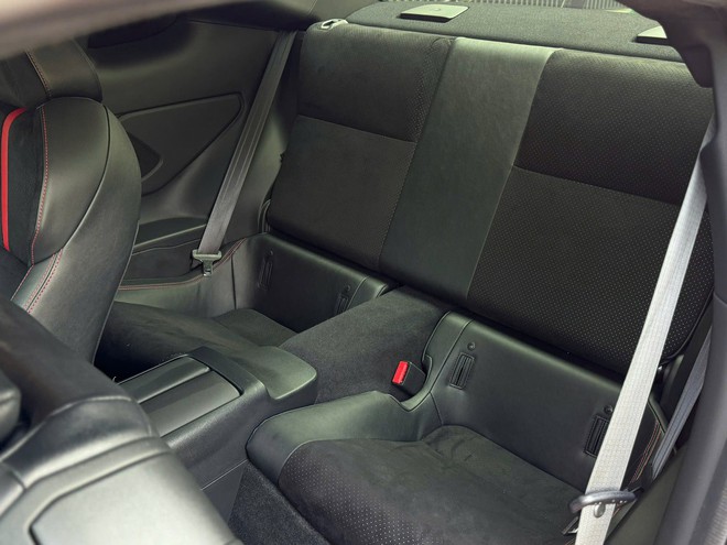 Subaru BRZ số sàn rao bán lại 1,5 tỷ: Tiền độ ngang CX-5 'base', người bán nói 'khủng nhất VN', dùng mâm giống hệt Bugatti- Ảnh 9. Subaru BRZ số sàn rao bán lại 1,5 tỷ: Tiền độ ngang CX-5 'base', người bán nói 'khủng nhất VN', dùng mâm giống hệt Bugatti- Ảnh 9.