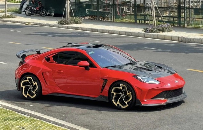 Subaru BRZ số sàn rao bán lại 1,5 tỷ: Tiền độ ngang CX-5 'base', người bán nói 'khủng nhất VN', dùng mâm giống hệt Bugatti- Ảnh 3. Subaru BRZ số sàn rao bán lại 1,5 tỷ: Tiền độ ngang CX-5 'base', người bán nói 'khủng nhất VN', dùng mâm giống hệt Bugatti- Ảnh 3.