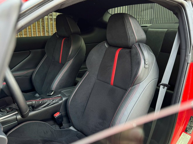 Subaru BRZ số sàn rao bán lại 1,5 tỷ: Tiền độ ngang CX-5 'base', người bán nói 'khủng nhất VN', dùng mâm giống hệt Bugatti- Ảnh 8. Subaru BRZ số sàn rao bán lại 1,5 tỷ: Tiền độ ngang CX-5 'base', người bán nói 'khủng nhất VN', dùng mâm giống hệt Bugatti- Ảnh 8.