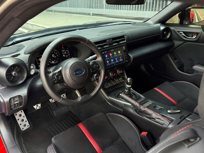 Subaru BRZ số sàn rao bán lại 1,5 tỷ: Tiền độ ngang CX-5 'base', người bán nói 'khủng nhất VN', dùng mâm giống hệt Bugatti- Ảnh 7. Subaru BRZ số sàn rao bán lại 1,5 tỷ: Tiền độ ngang CX-5 'base', người bán nói 'khủng nhất VN', dùng mâm giống hệt Bugatti- Ảnh 7.