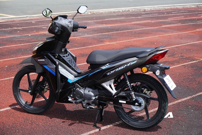 Honda Dash 125 2026 mở bán tại Việt Nam: Xe số giá hơn SH 125i, có phanh đĩa sau như xe thể thao- Ảnh 5. Honda Dash 125 2026 mở bán tại Việt Nam: Xe số giá hơn SH 125i, có phanh đĩa sau như xe thể thao- Ảnh 5.