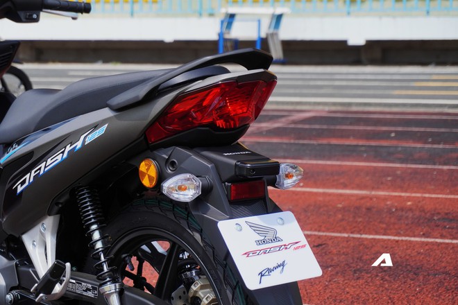 Honda Dash 125 2026 mở bán tại Việt Nam: Xe số giá hơn SH 125i, có phanh đĩa sau như xe thể thao- Ảnh 10. Honda Dash 125 2026 mở bán tại Việt Nam: Xe số giá hơn SH 125i, có phanh đĩa sau như xe thể thao- Ảnh 10.