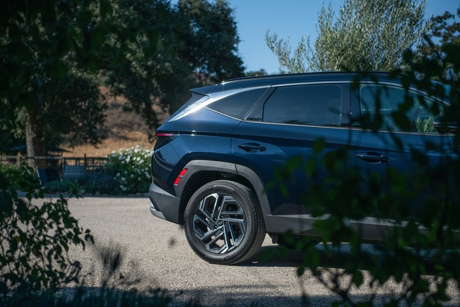 Hyundai Tucson hybrid nhận cọc tại Việt Nam: Giá dự kiến tiệm cận Santa Fe, mạnh hơn hẳn bản xăng turbo, tăng sức cạnh tranh CR-V- Ảnh 3. Hyundai Tucson hybrid nhận cọc tại Việt Nam: Giá dự kiến tiệm cận Santa Fe, mạnh hơn hẳn bản xăng turbo, tăng sức cạnh tranh CR-V- Ảnh 3.