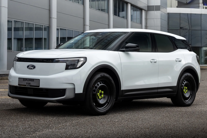 Ford Explorer th&ecirc;m biến thể 'cơm &aacute;o gạo tiền': Sạc đầy đi hơn 600 km, dễ được d&acirc;n chơi Việt ch&uacute; &yacute; khi mở b&aacute;n- Ảnh 1.