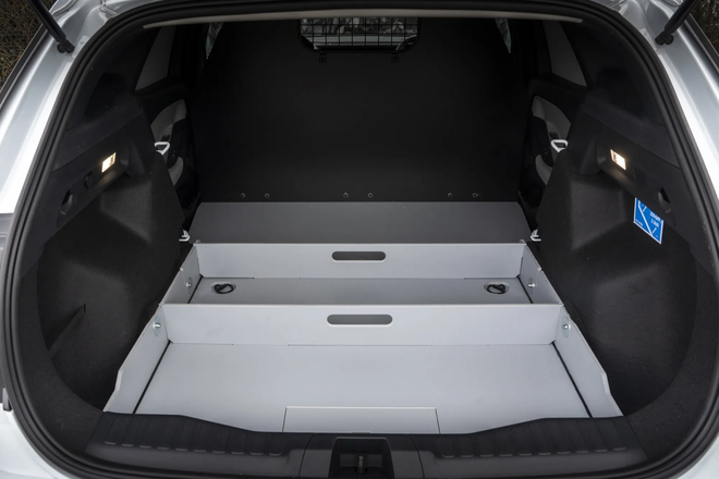 Ford Explorer th&ecirc;m biến thể 'cơm &aacute;o gạo tiền': Sạc đầy đi hơn 600 km, dễ được d&acirc;n chơi Việt ch&uacute; &yacute; khi mở b&aacute;n- Ảnh 4.