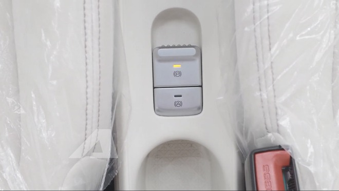 Xem thực tế Wuling Macaron 2026 vừa về đại l&yacute;: 2 m&agrave;n h&igrave;nh, phanh điện tử, ngồi được 4 người lớn- Ảnh 19.