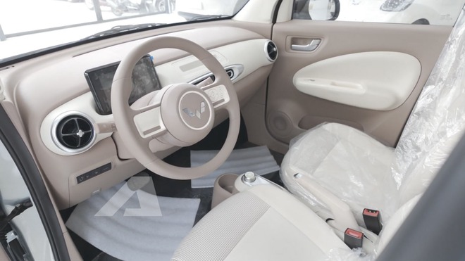 Xem thực tế Wuling Macaron 2026 vừa về đại l&yacute;: 2 m&agrave;n h&igrave;nh, phanh điện tử, ngồi được 4 người lớn- Ảnh 9.