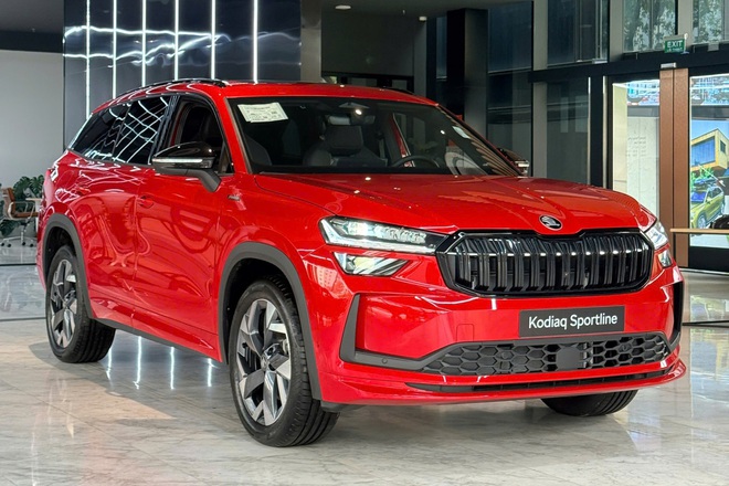 Skoda Kodiaq 2026 về đại l&yacute; tại Việt Nam: Gi&aacute; từ 1,628 tỷ đồng cao hơn Palisade bản đắt nhất, th&ecirc;m nhiều 'đồ chơi' b&ecirc;n trong, nay đ&atilde; 'full' ADAS- Ảnh 5.