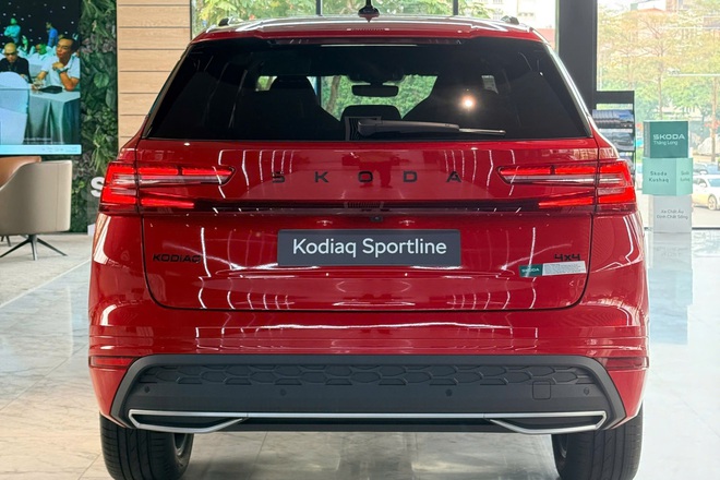 Skoda Kodiaq 2026 về đại l&yacute; tại Việt Nam: Gi&aacute; từ 1,628 tỷ đồng cao hơn Palisade bản đắt nhất, th&ecirc;m nhiều 'đồ chơi' b&ecirc;n trong, nay đ&atilde; 'full' ADAS- Ảnh 6.