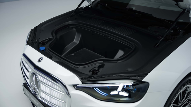 Mercedes C-Class thuần điện ra mắt: Sạc đầy đi hơn 760 km, c&oacute; đ&aacute;nh l&aacute;i b&aacute;nh sau như S-Class, muốn mua phải chờ đến năm sau- Ảnh 9.