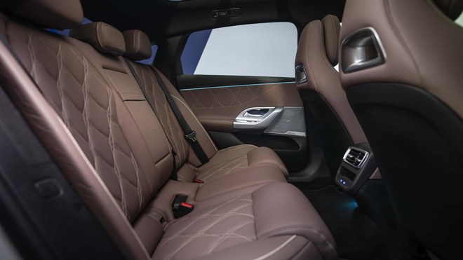 Mercedes C-Class thuần điện ra mắt: Sạc đầy đi hơn 760 km, c&oacute; đ&aacute;nh l&aacute;i b&aacute;nh sau như S-Class, muốn mua phải chờ đến năm sau- Ảnh 4.