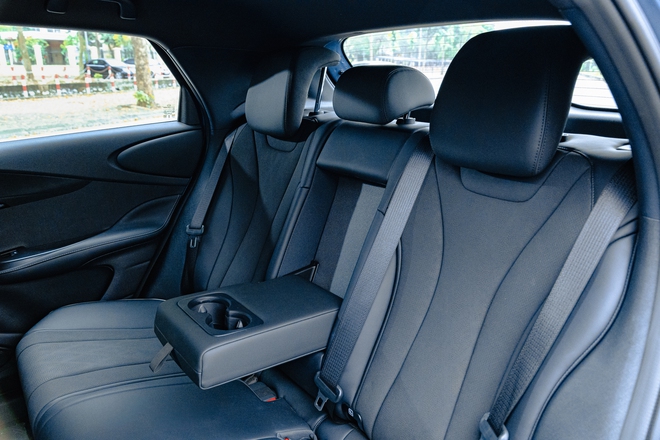 BYD Dolphin 2026 mở b&aacute;n tại Việt Nam: Gi&aacute; 'sốc' cho 1.000 kh&aacute;ch đầu ti&ecirc;n, th&ecirc;m trang bị quyết đấu Geely EX2- Ảnh 5.