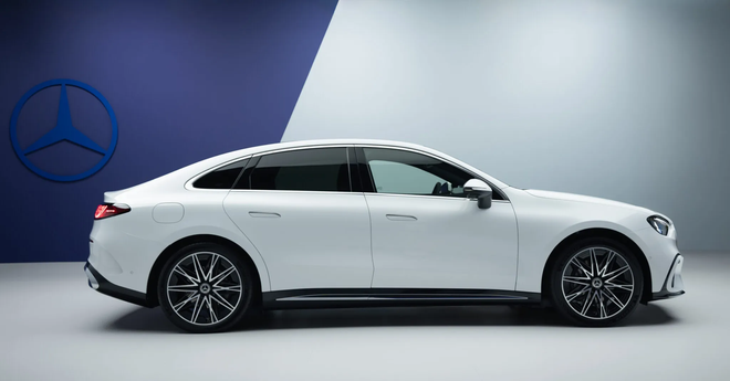 Mercedes C-Class thuần điện ra mắt: Sạc đầy đi hơn 760 km, c&oacute; đ&aacute;nh l&aacute;i b&aacute;nh sau như S-Class, muốn mua phải chờ đến năm sau- Ảnh 5.