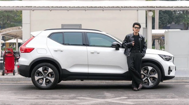 Rapper nh&oacute;m Da LAB bất ngờ tậu VinFast VF 6: 'Chưa mua được 911 n&ecirc;n tậu 6 trước vậy'- Ảnh 3.