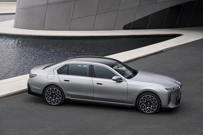 BMW 7 Series 2027 đổi mới to&agrave;n diện: Thiết kế đỡ &lsquo;dị&rsquo;, nội thất tr&agrave;n ngập m&agrave;n h&igrave;nh đấu Mercedes-Benz S-Class- Ảnh 9.