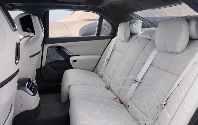 BMW 7 Series 2027 đổi mới to&agrave;n diện: Thiết kế đỡ &lsquo;dị&rsquo;, nội thất tr&agrave;n ngập m&agrave;n h&igrave;nh đấu Mercedes-Benz S-Class- Ảnh 18.