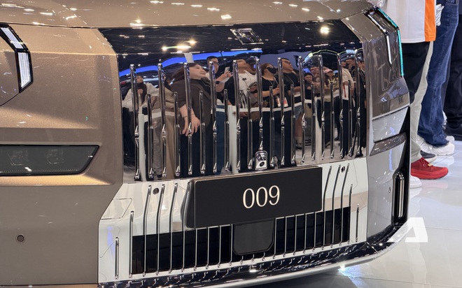 Xem thực tế Zeekr 009 2026 sắp về Việt Nam: MPV 7 chỗ c&oacute; nội thất sang xịn, loa như Bentley, mạnh cỡ si&ecirc;u xe, sạc 10 ph&uacute;t chạy 510km- Ảnh 4.