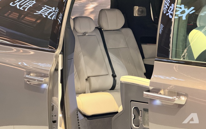 Xem thực tế Zeekr 009 2026 sắp về Việt Nam: MPV 7 chỗ c&oacute; nội thất sang xịn, loa như Bentley, mạnh cỡ si&ecirc;u xe, sạc 10 ph&uacute;t chạy 510km- Ảnh 7.