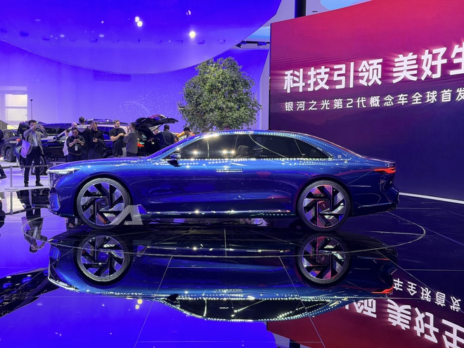 Xe Geely thế hệ mới tr&ocirc;ng sẽ như thế n&agrave;y: Thiết kế cận sang, &aacute;nh s&aacute;ng thay đổi theo cảnh trời, điều h&ograve;a theo m&ugrave;a- Ảnh 7.