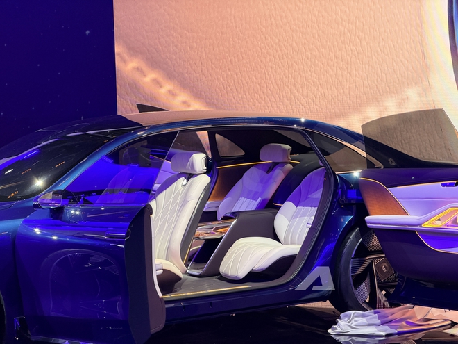 Xe Geely thế hệ mới tr&ocirc;ng sẽ như thế n&agrave;y: Thiết kế cận sang, &aacute;nh s&aacute;ng thay đổi theo cảnh trời, điều h&ograve;a theo m&ugrave;a- Ảnh 10.