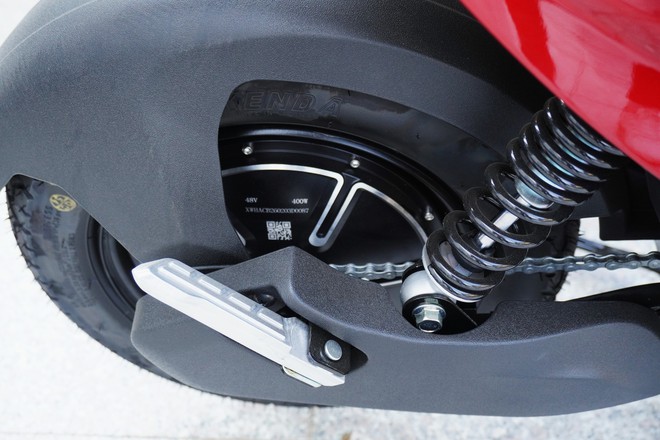 Cận cảnh VinFast Amio: Xe m&aacute;y điện rẻ nhất của VinFast, hết điện cũng kh&ocirc;ng lo đẩy bộ v&igrave; c&oacute; trang bị &lsquo;đặc biệt&rsquo;- Ảnh 14.