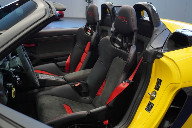T&ocirc;i sờ tận tay Porsche 718 Spyder RS độc nhất Việt Nam: Phanh gốm hơn 500 triệu, tổng tiền 'option' dư mua 1 chiếc Mercedes GLC- Ảnh 15.