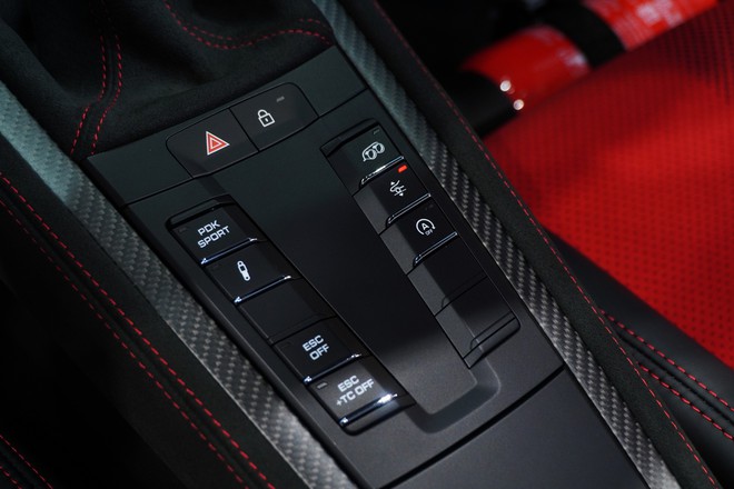 T&ocirc;i sờ tận tay Porsche 718 Spyder RS độc nhất Việt Nam: Phanh gốm hơn 500 triệu, tổng tiền 'option' dư mua 1 chiếc Mercedes GLC- Ảnh 21.