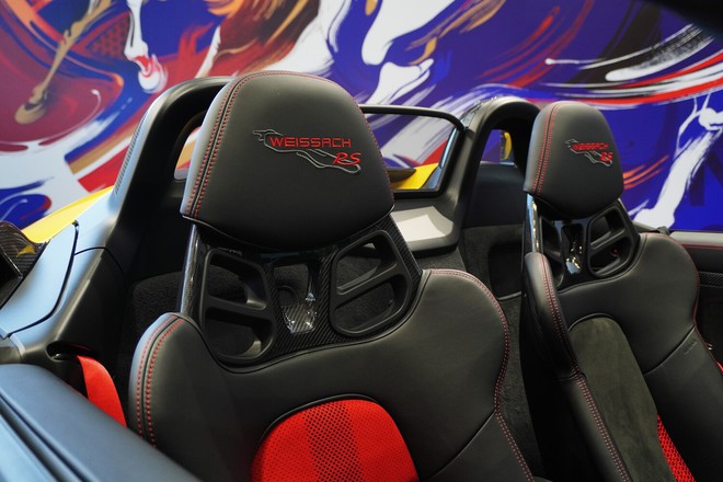 T&ocirc;i sờ tận tay Porsche 718 Spyder RS độc nhất Việt Nam: Phanh gốm hơn 500 triệu, tổng tiền 'option' dư mua 1 chiếc Mercedes GLC- Ảnh 3.