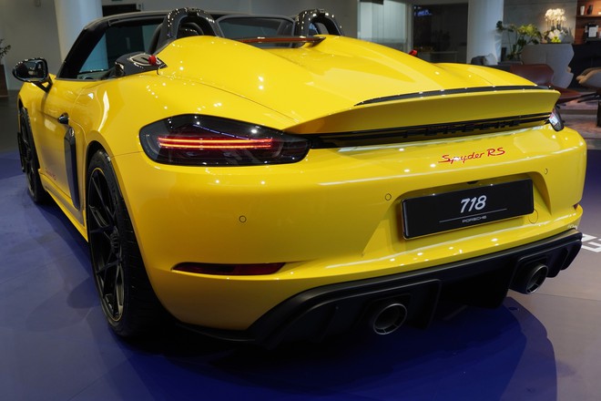 T&ocirc;i sờ tận tay Porsche 718 Spyder RS độc nhất Việt Nam: Phanh gốm hơn 500 triệu, tổng tiền 'option' dư mua 1 chiếc Mercedes GLC- Ảnh 13.