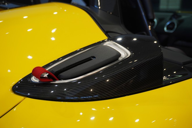 T&ocirc;i sờ tận tay Porsche 718 Spyder RS độc nhất Việt Nam: Phanh gốm hơn 500 triệu, tổng tiền 'option' dư mua 1 chiếc Mercedes GLC- Ảnh 12.