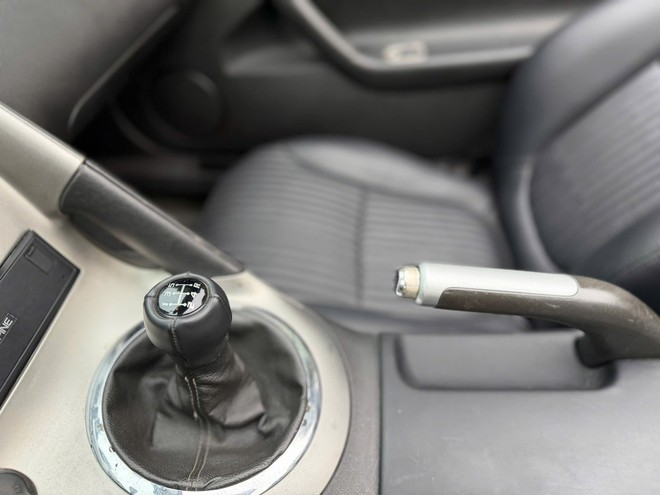 Cận cảnh chiếc Pontiac Solstice độc nhất Việt Nam: Xe mui trần như BMW Z4, hộp số s&agrave;n 5 cấp, chưa kịp nổi tiếng đ&atilde; bị khai tử- Ảnh 11.