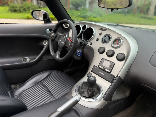 Cận cảnh chiếc Pontiac Solstice độc nhất Việt Nam: Xe mui trần như BMW Z4, hộp số s&agrave;n 5 cấp, chưa kịp nổi tiếng đ&atilde; bị khai tử- Ảnh 8.