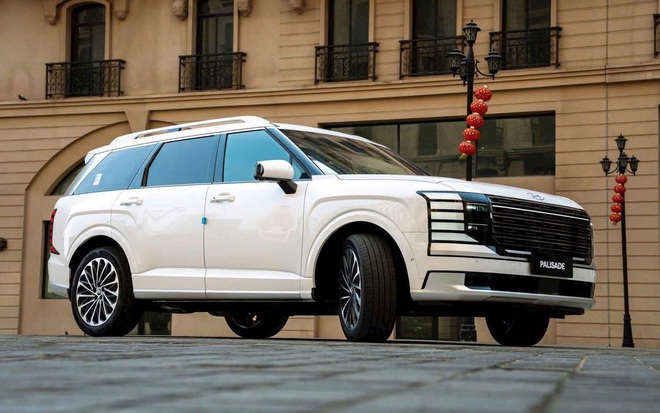 Đại l&yacute; b&aacute;o Hyundai Palisade gi&aacute; tạm t&iacute;nh từ hơn 1,7 tỷ đồng tại Việt Nam: 3 phi&ecirc;n bản, t&ugrave;y chọn m&aacute;y xăng turbo, hybrid mạnh hơn Santa Fe- Ảnh 3.