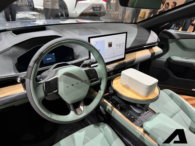 Xem trước Lexus ES 500e sắp ra mắt Việt Nam: Sedan thuần điện đi hơn 600 km/sạc, trang bị h&agrave;ng ghế sau dễ ghi điểm đại gia Việt- Ảnh 3.