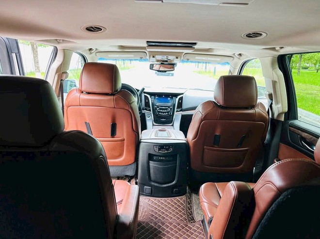 Chiếc Cadillac n&agrave;y b&aacute;n lại chưa đến 2 tỷ đồng: Lớn hơn cả Everest, ph&ugrave; hợp cho gia đ&igrave;nh cần cốp rộng m&agrave; vẫn đủ 6 chỗ, nhưng c&oacute; điểm cần đ&aacute;nh đổi- Ảnh 8.