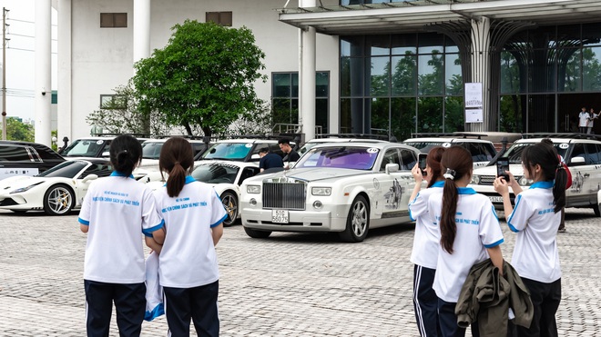 24 ng&agrave;y đ&ecirc;m, gần 5.000km xuy&ecirc;n Việt c&ugrave;ng h&agrave;ng chục chiếc Range Rover v&agrave; nhiều con số &lsquo;chưa từng kể&rsquo; về &lsquo;H&agrave;nh tr&igrave;nh từ tr&aacute;i tim&rsquo; vừa diễn ra- Ảnh 7.