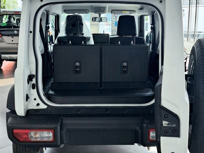 Suzuki Jimny giảm gi&aacute; kỷ lục 140 triệu tại đại l&yacute;: Gi&aacute; thực tế c&ograve;n 649 triệu đồng, dễ tiếp cận hơn cho c&aacute;c d&acirc;n chơi Việt th&iacute;ch off-road- Ảnh 10.