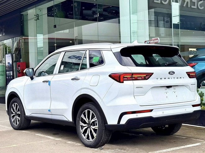 Ford Territory mới lần đầu giảm gi&aacute; ni&ecirc;m yết: Bản &lsquo;base&rsquo; c&ograve;n 739 triệu đồng, rẻ hơn cả CX-5- Ảnh 5.